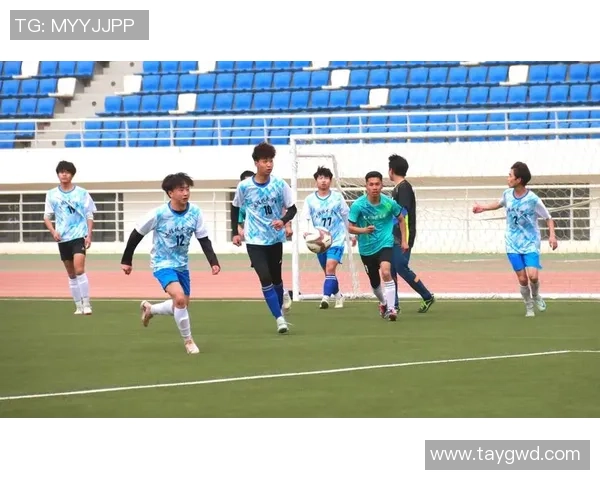 足球赤峰：激情与梦想交织的绿茵场上演绎青春的无限可能